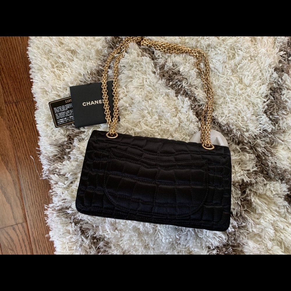 CHANEL Black Quilted Shoulder Bag with Gold Hardware - Picture 7 of 16